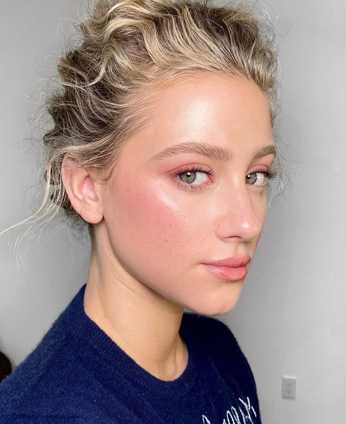 Lili Reinhart - Makeup Over the top Blush 